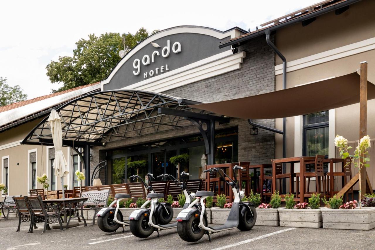 Garda Hotel โซมบ็อตเฮย์ ภายนอก รูปภาพ