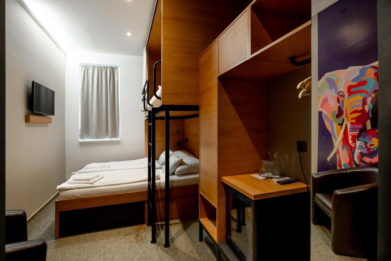 Garda Hotel โซมบ็อตเฮย์ ภายนอก รูปภาพ