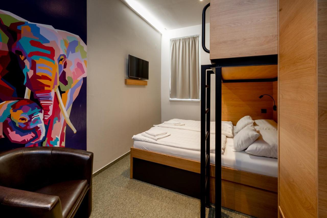 Garda Hotel โซมบ็อตเฮย์ ภายนอก รูปภาพ