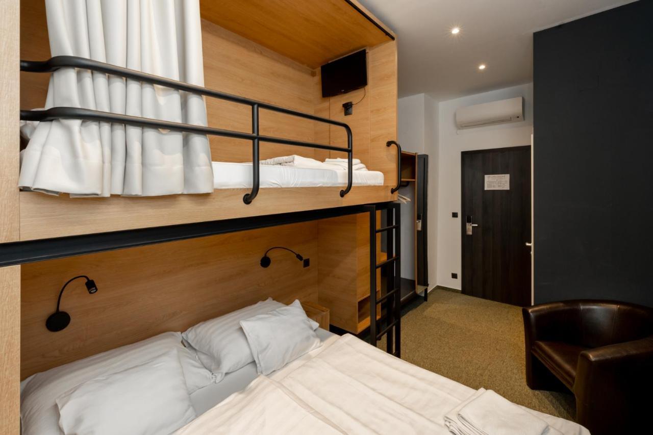 Garda Hotel โซมบ็อตเฮย์ ภายนอก รูปภาพ