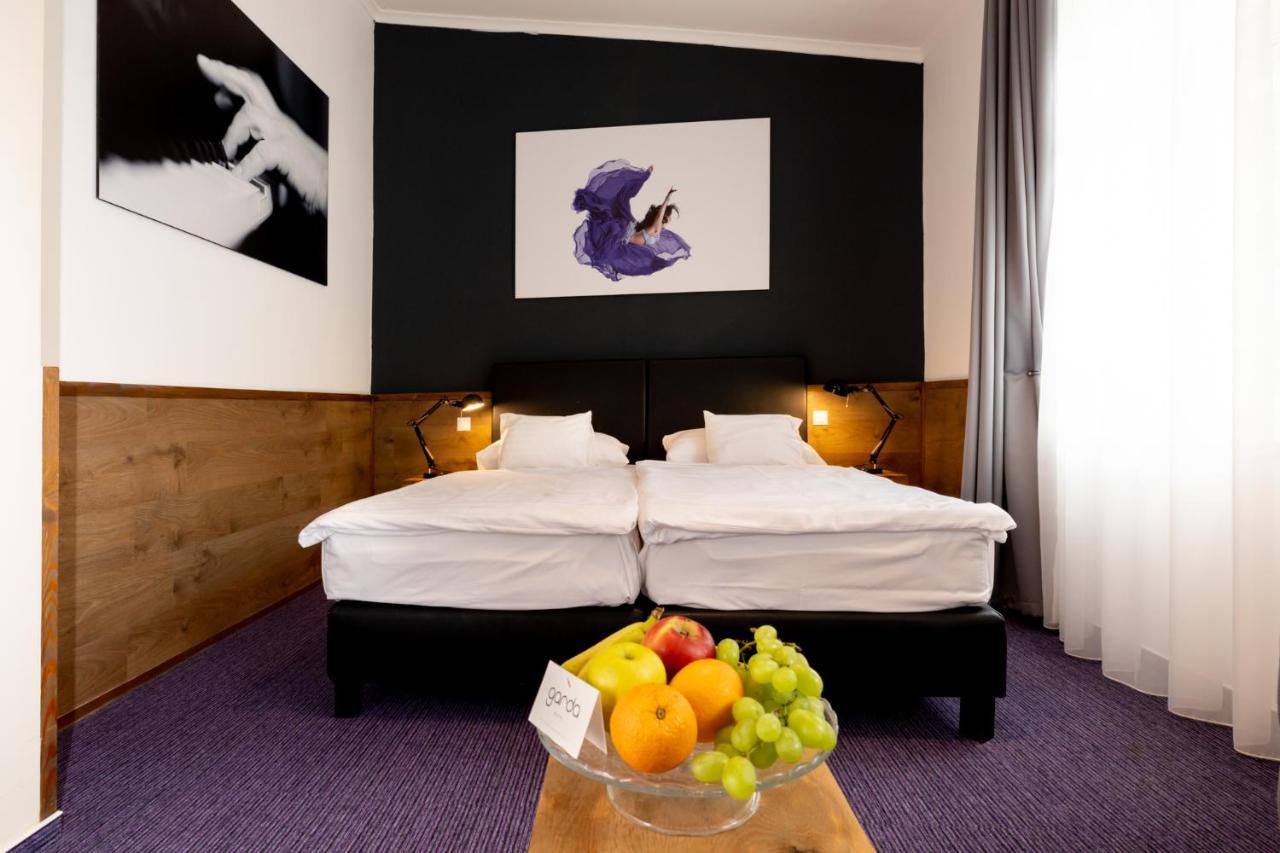 Garda Hotel โซมบ็อตเฮย์ ภายนอก รูปภาพ