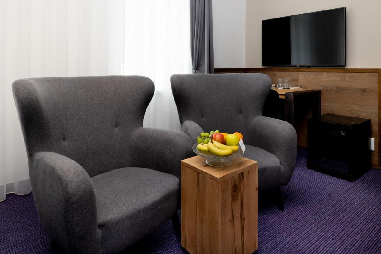 Garda Hotel โซมบ็อตเฮย์ ภายนอก รูปภาพ