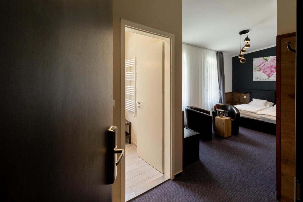 Garda Hotel โซมบ็อตเฮย์ ภายนอก รูปภาพ