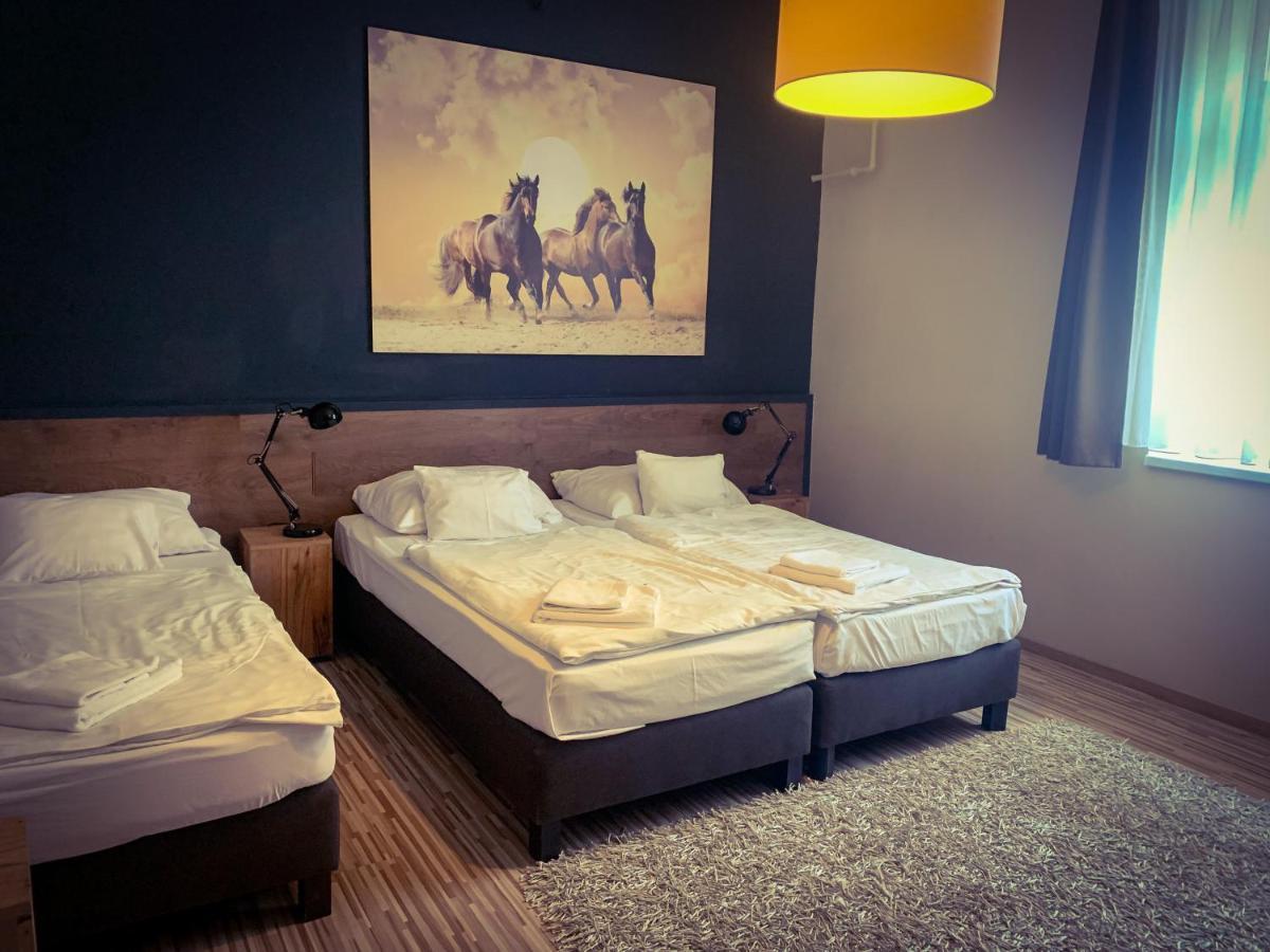 Garda Hotel โซมบ็อตเฮย์ ภายนอก รูปภาพ