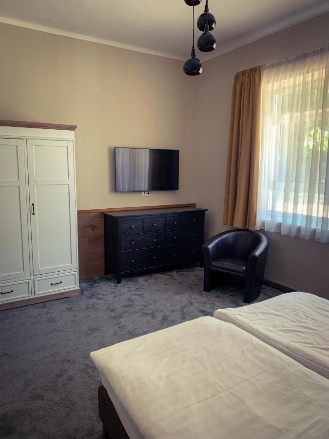 Garda Hotel โซมบ็อตเฮย์ ภายนอก รูปภาพ