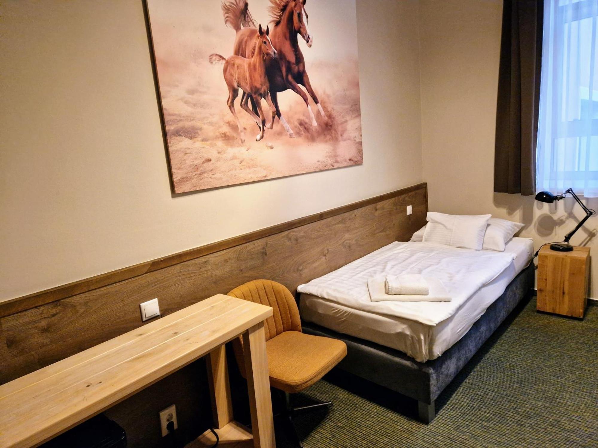 Garda Hotel โซมบ็อตเฮย์ ภายนอก รูปภาพ