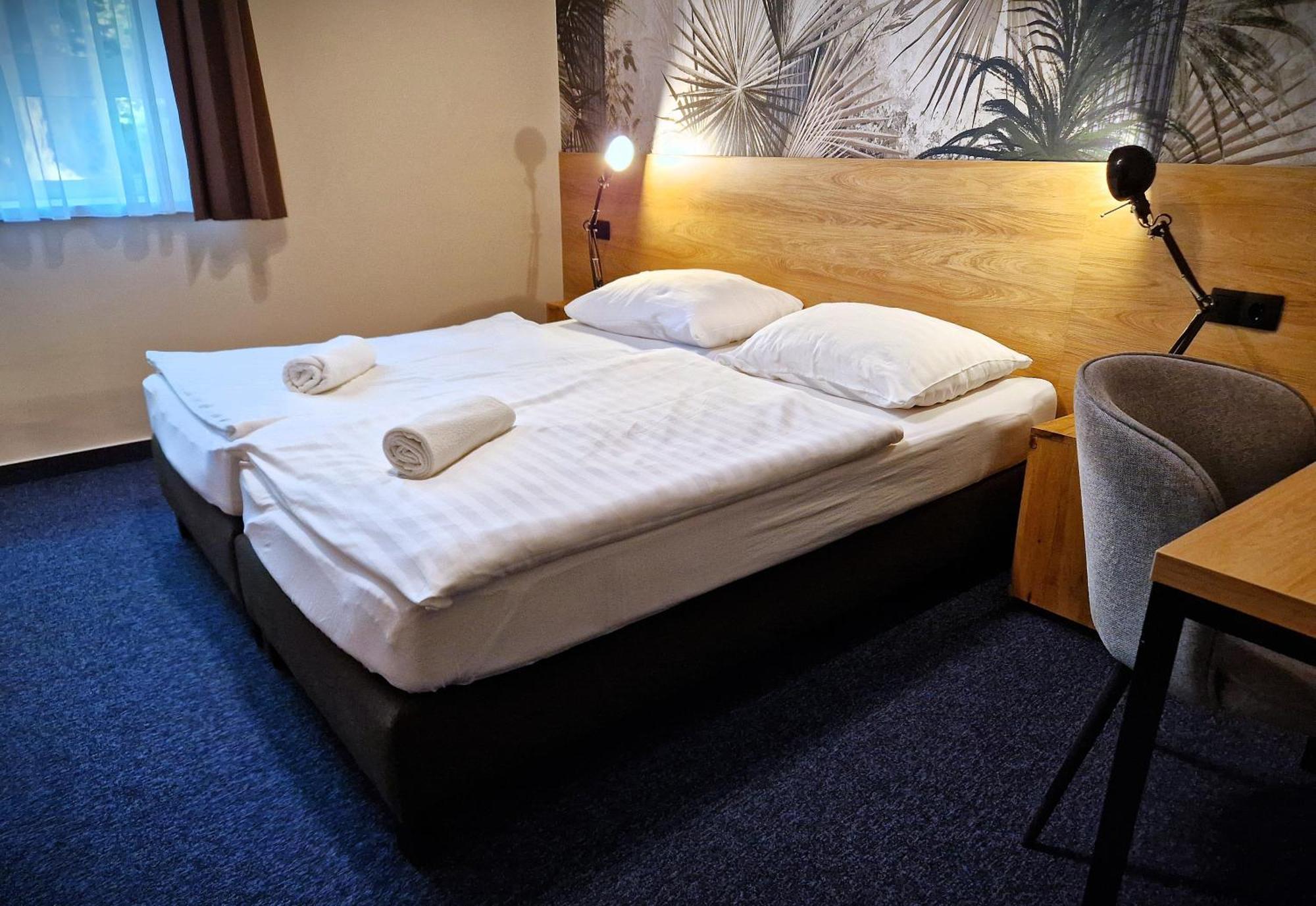 Garda Hotel โซมบ็อตเฮย์ ภายนอก รูปภาพ